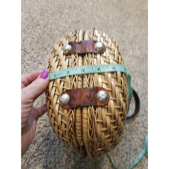 Vintage 1950's Tan Wicker Basket Purse‎ Handbag Weaved Clam Shape Black Handles - Picture 12 of 16
